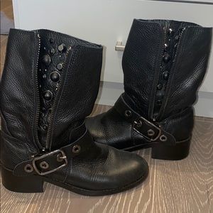 Flat combat style boot